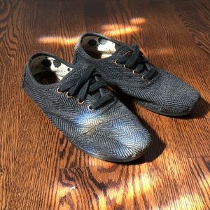 Gently Used TOMS Sneakers